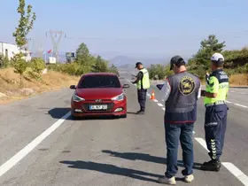 Jandarma Söğüt şenliklinde kuş uçurtmadı
