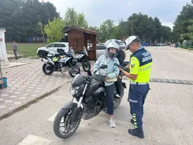 Jandarmadan motosiklet sürücüsü denetimi ve eğitim faaliyeti

