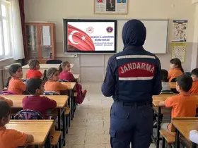 Jandarmadan öğrencilere güvenli internet uyarısı
