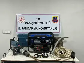 Kaçak kazı yapan 4 şüpheli suçüstü yakalandı
