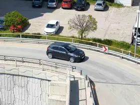 Kaçtı, park etti, polisi karşısında buldu: Dron her anını kaydetti
