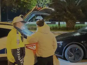 Kadıköy’de drift şovu yapan sürücüler yakalandı
