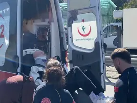 Kadıköy’de kadın sürücü sapağı kaçırdı: Motosikletli yaralandı
