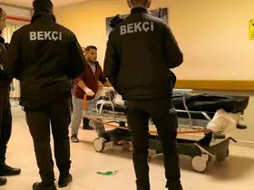 Kaldırımda durup tartıştığı kişiye ateş açtı
