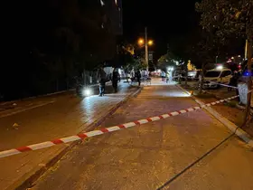 Kaldırımda yürürken silahlı saldırıda yaralandı
