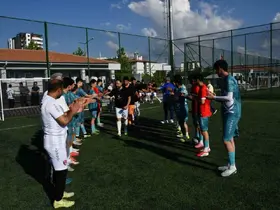 Kalespor, şampiyon takımı alkışladı
