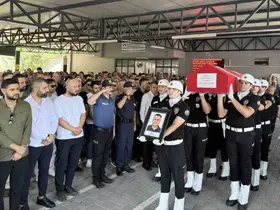 Kalp krizi sonucu hayatını kaybeden polis memuru son yolculuğuna uğurlandı
