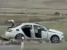 Kamyon ile otomobil çarpıştı: 3 ölü, 2 yaralı
