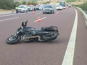 Kamyona çarpan motosiklet sürücüsü hayatını kaybetti
