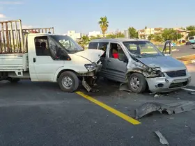 Kamyonet ile hafif ticari araç çarpıştı: 1 yaralı
