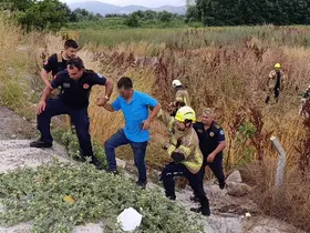 Kamyonet tarlaya uçtu: Sürücü yaralandı
