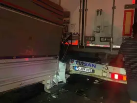 Kamyonet tıra arkadan çarptı: 1 ölü
