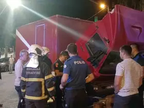 Kamyoneti yanmaktan kurtardılar
