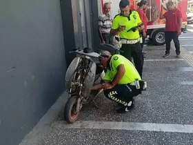 Kamyonetin aynasına çarpan elektrikli bisiklet sürücüsü yaralandı
