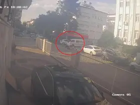 Kamyonetle çarpışan motosikletin sürücüsü kazayı kask sayesinde kazayı hafif sıyrıklarla atlattı
