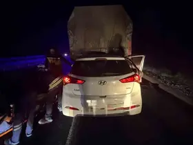 Kamyonla otomobil çarpıştı: 1 ölü, 2 yaralı