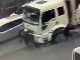 Kamyonun çarptığı yaşlı adam ağır yaralandı
