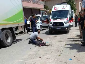 Kamyonun çarptığı yaşlı kadın ağır yaralandı

