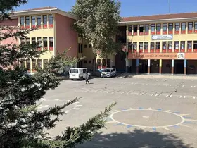 Kantinden ekler yiyen 5 öğrenci zehirlenme şüphesiyle hastaneye kaldırıldı
