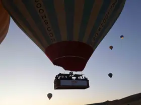 Kapadokya’da balonlar rahim ağzı kanserine karşı farkındalık için havalandı
