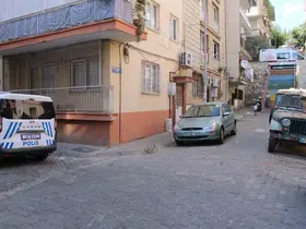 Kapının önüne koyulan çöp, ekipleri harekete geçirdi
