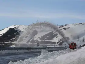 Kar ve tipi nedeniyle 4 aydır ulaşıma kapanan yol açılıyor
