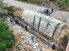 Karabağlar Mahallesi’nde taş duvar çalışması tamamlandı
