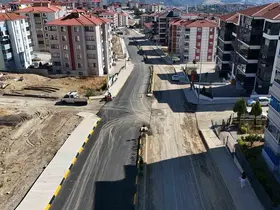 Karabük Belediyesinin yol ve kaldırım çalışması devam ediyor
