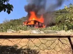Karabük’te ahşap evde çıkan yangın ormanlık alana sıçradı
