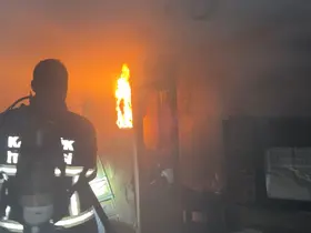Karabük’te apartman yangınında 2 kişi dumandan etkilendi
