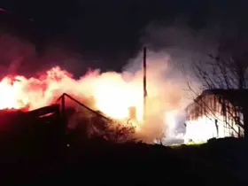 Karabük’te samanlık ve odunluk yangında küle döndü
