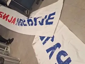 Karadağ, AB Zirvesi öncesi charter uçuşla ülkeye gelen 87 Sırbistan vatandaşını Sırbistan’a geri gönderdi
