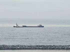 Karadeniz’de dron saldırılarında hasar alan bir gemi Zonguldak’a geldi
