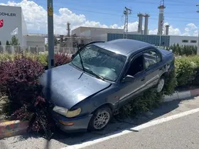 Karaman’da cipe arkadan çarpan otomobil refüje çıktı: 3 yaralı

