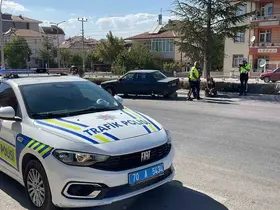 Karaman’da karşı şeride geçen otomobilin tekeri koptu
