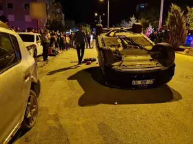 Karaman’da park halindeki otomobile çarpan araç ters döndü: 1 yaralı