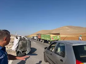 Karaman’da traktörün römorkuna çarpan otomobil devrildi: 1 yaralı
