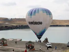 Karapınar Acıgöl'de Jeokamp başladı: Göl üzerinde sıcak hava balonu uçtu