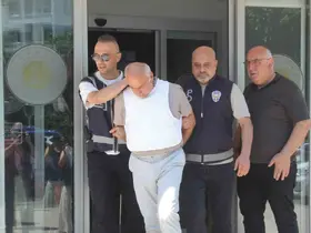 Kardeş katliamında zanlı tutuklandı: Çelik yelekle cezaevine götürüldü
