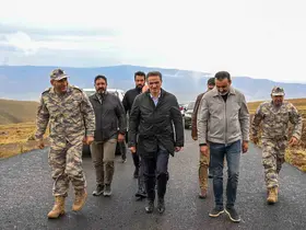 Kargapazarı Dağı’nda Hava Radar Mevzi Komutanlığı yolu sıcak asfaltla yenileniyor
