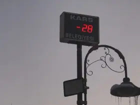 Kars buz tuttu: Termometreler eksi 28’i gösterdi

