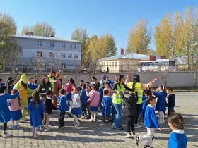 Kars Yeşilay minik yüreklere dokundu
