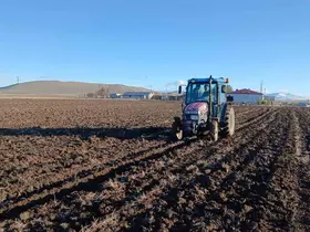 Kars’ta ekin sezonu başladı: Çiftçiler tarlaya indi

