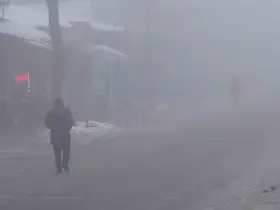 Kars’ta göz gözü görmüyor: Kent siste kayboldu
