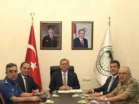 Kars’ta Güvenlik Zirvesi: okul çevreleri ve sınır güvenliği masaya yatırıldı
