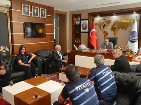 Kars’ta İtfaiye Haftası ziyareti: Başkan Senger itfaiyecileri ağırladı
