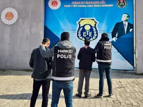 Kars’ta kesinleşmiş hapis cezası bulunan 2 kişi yakalandı

