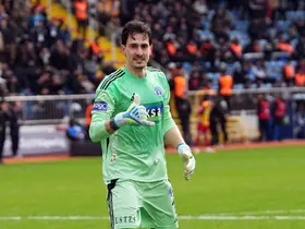 Kasımpaşa kalecisi Andreas Gianniotis’ten uzaklardan gol
