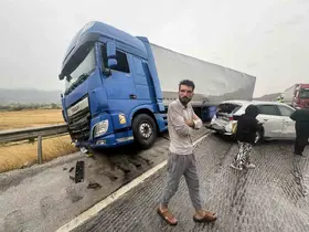 Kastamonu’da yağışın sebep olduğu 3 zincirleme kazada 1 kişi hayatını kaybetti, 12 kişi yaralandı
