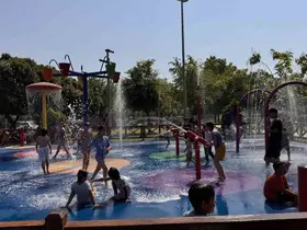 Kavurucu sıcakta çocuklar su oyun parkına akın etti
